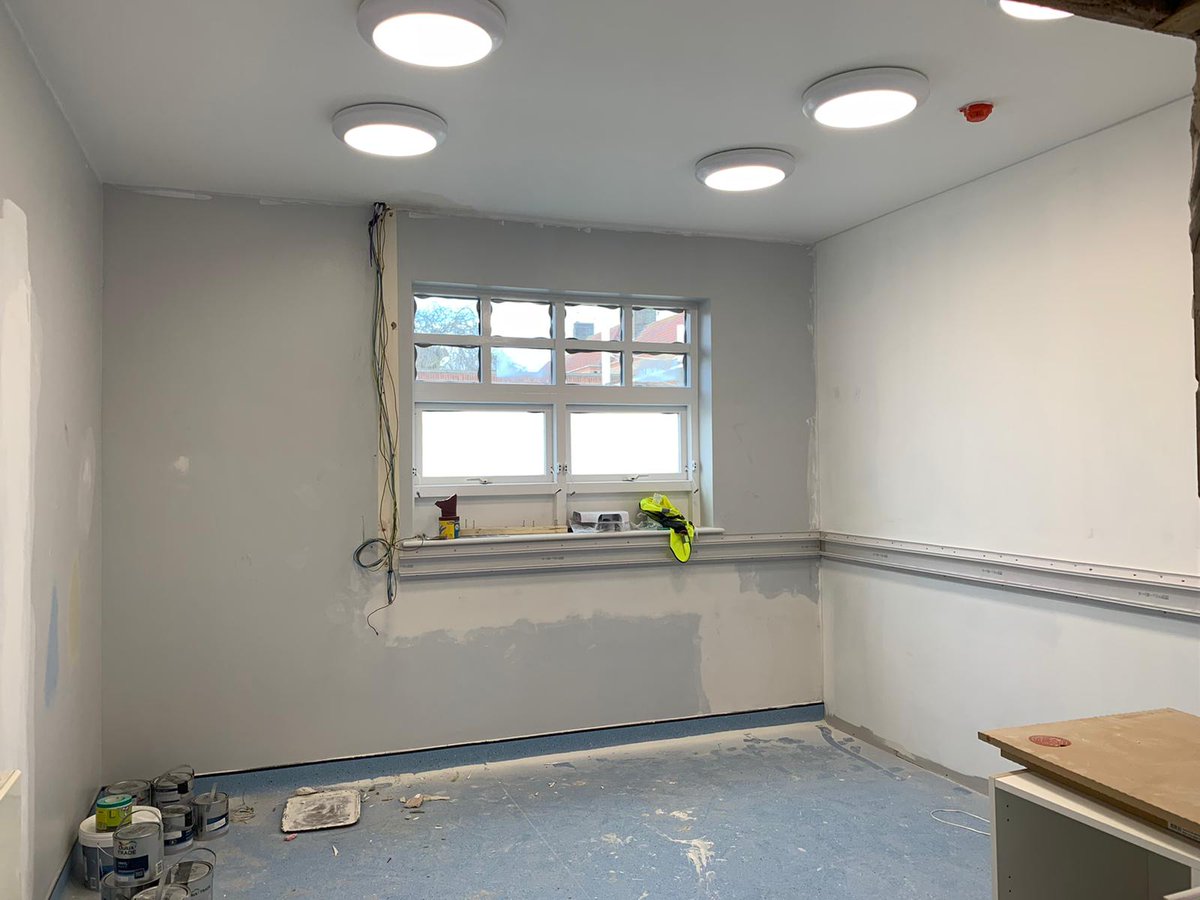 OanderUK's tweet photo. This week saw @OanderUK start the conversion of the former Orthotics Lab at QVMH, Herne Bay into a Urgent Treatment Centre on behalf of  @NHSProperty, re-purposing the building to provide additional clinical space into service within a short, accelerated programme #NHSPS #Covid https://t.co/gEkzZBRMew