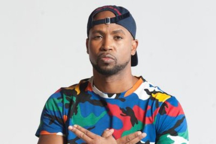 UnRdeRap's tweet photo. 📝 #InstantPunchline
✍️ "Violemment j'ai du gagner le respect
J'ai éteint des grands comme Mbappé"
↪️ @rohff dans #TousÀLabri
📌 Vous kiffez Rohff depuis son retour de prison? https://t.co/bR2ZWCzzAO