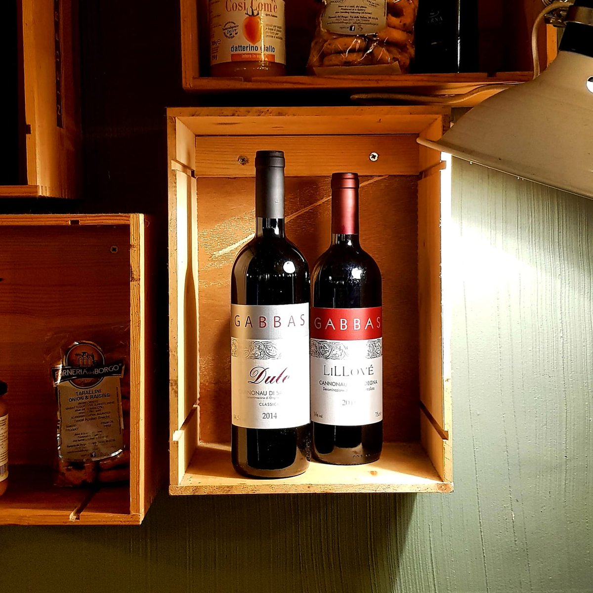 Wallace_Asti's tweet photo. Our wine list is now online!  40% off ALL WINES!  We are going #CovidCrazy We deliver all craft beers &amp; pizza locally with our own drivers!  Collections available also!  Call us 01 8847500 #COVID2019 #StayHomeSaveLives #StayHome 
https://t.co/daiibDMkJT RT https://t.co/BnbYrU6uWf