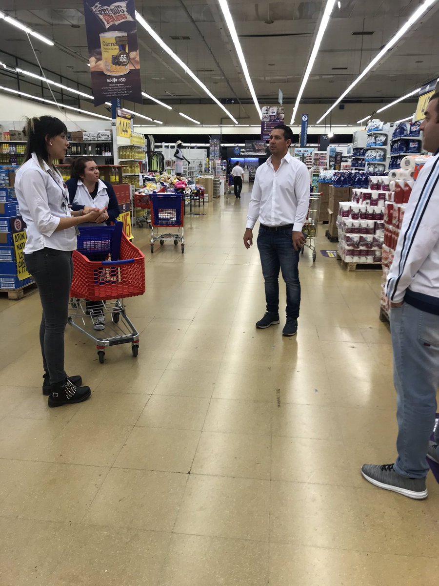 StreamComercio's tweet photo. Ayer nuestro secretario de la juventud @Sergio_OrtizOk recorrió varias sucursales de Disco,Plaza Vea y Carrefour, charlo con los compañerxs  delegadxs sobre cómo están funcionando los protocolos de seguridad de nuestros afiliados y afiliadas  . https://t.co/SgWqUCVnGh