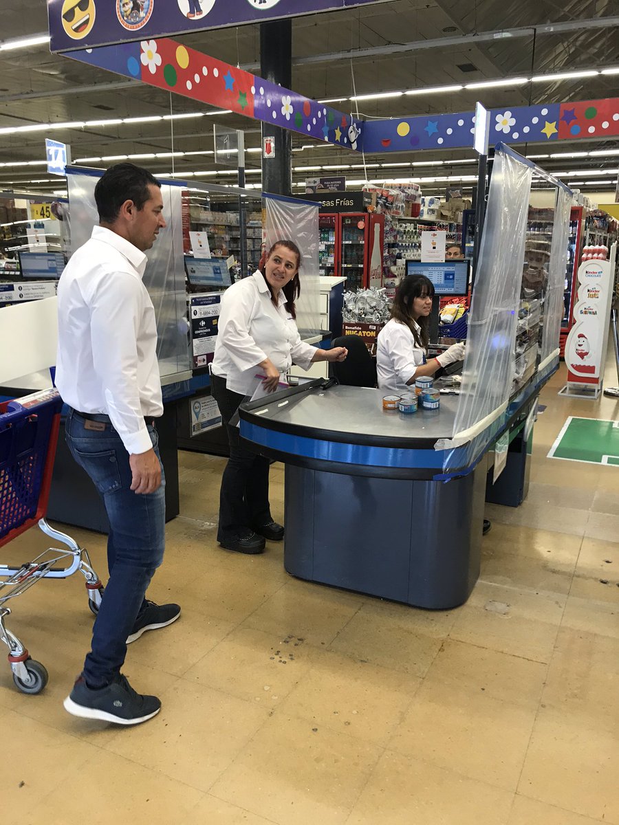StreamComercio's tweet photo. Ayer nuestro secretario de la juventud @Sergio_OrtizOk recorrió varias sucursales de Disco,Plaza Vea y Carrefour, charlo con los compañerxs  delegadxs sobre cómo están funcionando los protocolos de seguridad de nuestros afiliados y afiliadas  . https://t.co/SgWqUCVnGh