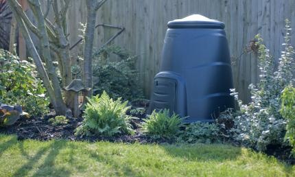 Composting | Now that people are spending more time in the garden due to #Covid19 and the sunshine, how about trying to compost your waste?

You don’t even need a compost bin!

For advice visit:  orlo.uk/cbLug