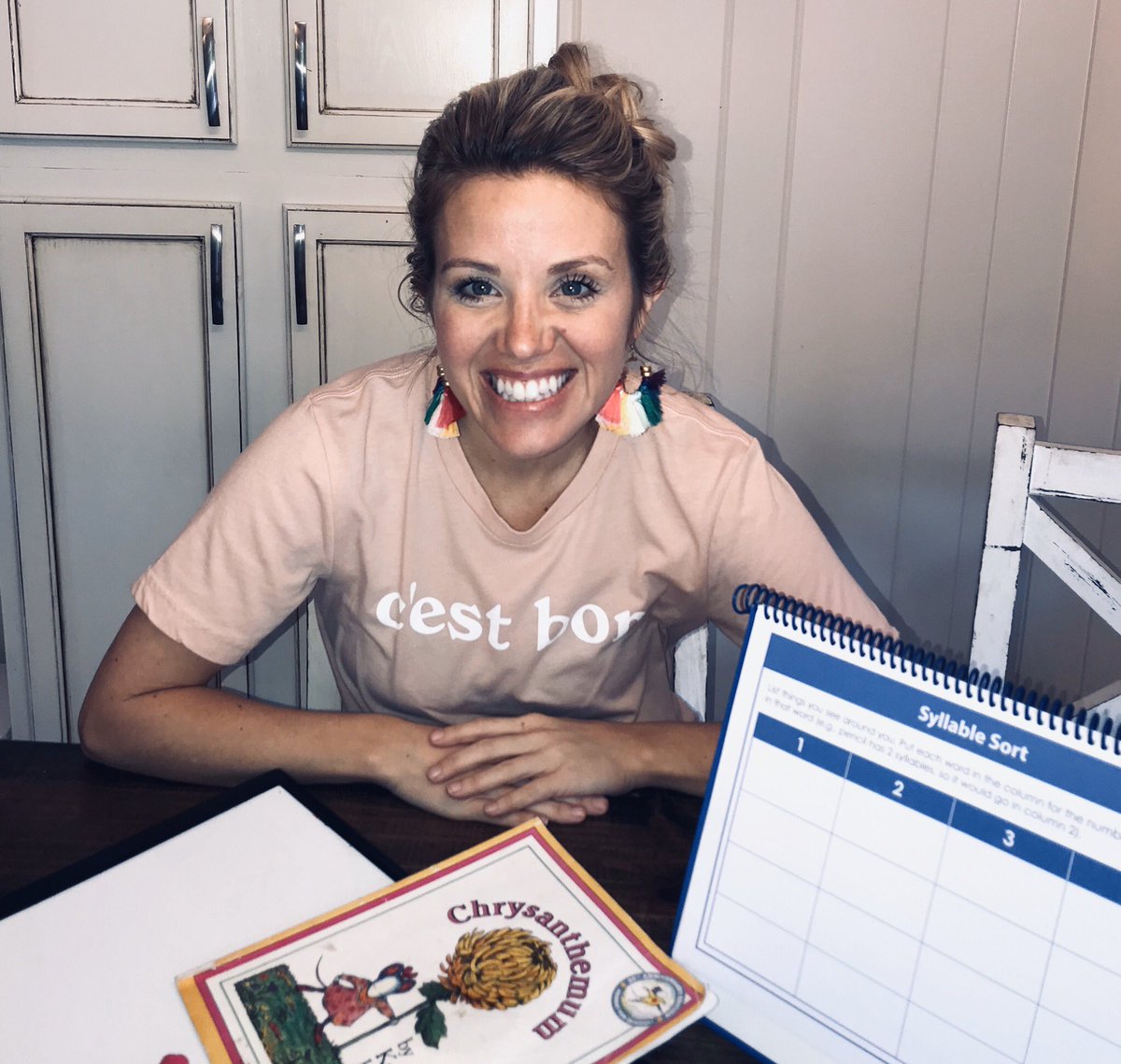 TessaraDunlap's tweet photo. Getting ready to read aloud then send my firsties on a syllable hunt around their house via distant learning thanks to @AmericanReading toolkit 💙 #distantlearning #teacher #arc #irla https://t.co/HfsdTRTK1f