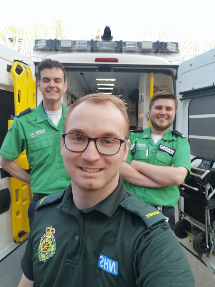 ACACACAC999's tweet photo. Great to bump into 2 @stjohnambulance volunteers supporting @NWAmbulance in Manchester today. Thank you guys for #volunteering your time to support the #NHS @CraigAHarman @LisaMoranSJA @danbevis @JamesDud789 @TomMcK98 @hblondon @AdamWilliamsSJA https://t.co/tUTuwIeT78
