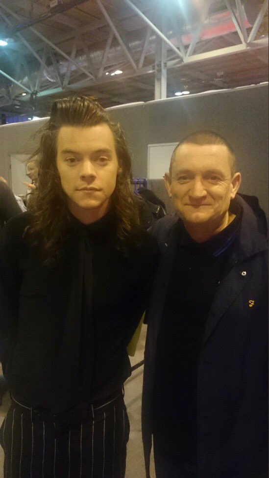 HazzaxLima's tweet photo. I thought the other guy was Niall😶 https://t.co/N3x9S34Hpv