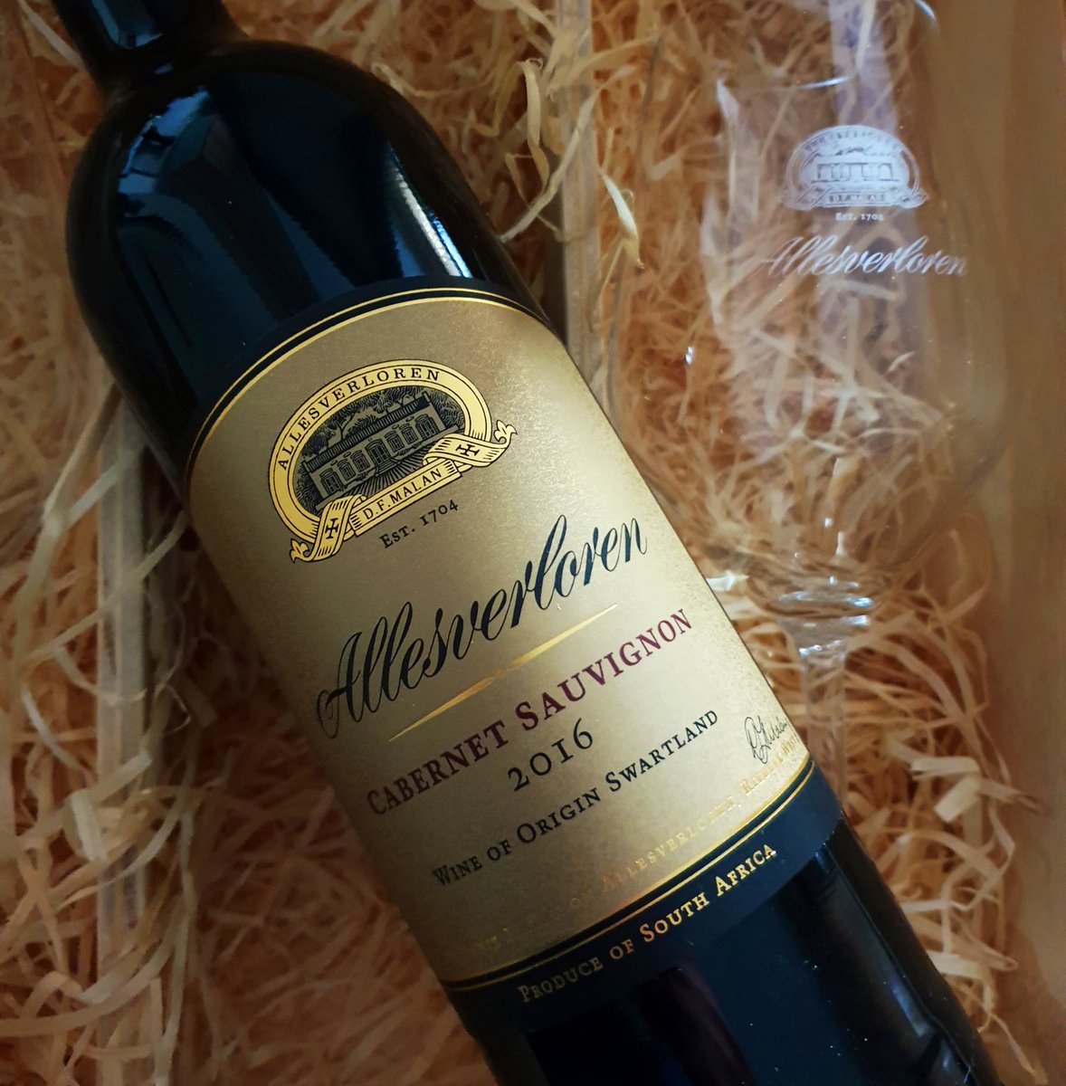 Day 9 of #SAWineLockdown is putting #CabernetSauvignon back on the map! 

... a lil gift from <a href="/AllesverlorenSA/">Allesverloren</a> ahead of the #lockdown was good timing! 
 
#21DaysLockdownSA
#StayHomeSA