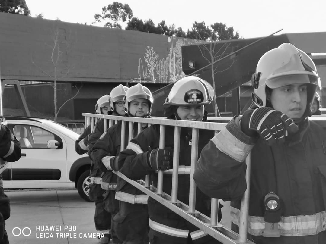 CuartaSanPedro's tweet photo. Como CUARTA compañía reafirmamos nuestro compromiso con nuestra comunidad frente a los diferentes hechos y emergencias que se pudiesen suscitar  y que sabremos sobrellevar con "Disciplina y Coraje" como lo dice nuestro lema. https://t.co/joJYNQT7VO