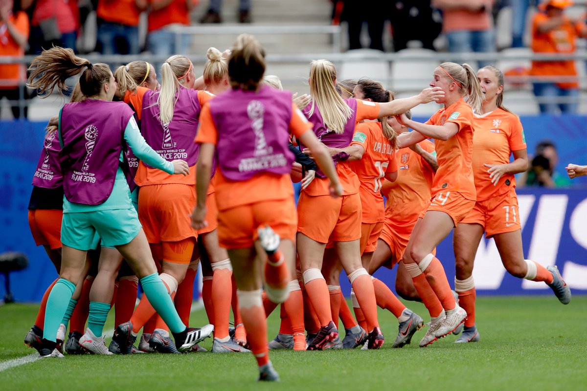 oranjevrouwen's tweet photo. Thanks for the nomination 
@CanadaSoccerEN! 

Here's our #FootballClubChallenge: 

1. Your crest
2. Your ground
3. Your fans
4. Your players

We nominate: @BelRedFlames, @DBUfodbold @Lionesses https://t.co/a7PW20TPh5