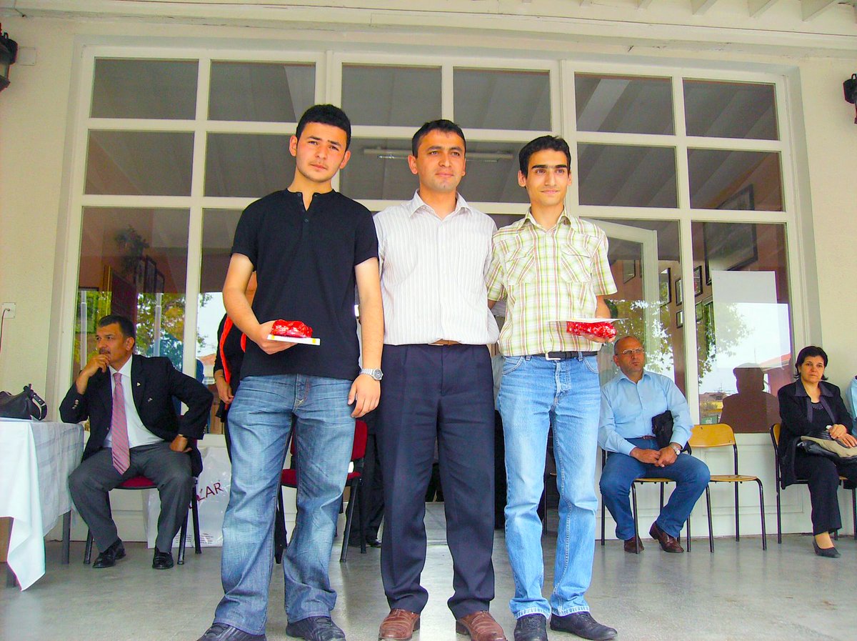trabzonlisesi's tweet photo. #trabzonliseliolmak hangi okuldasın sorusuna cevap verdikten sonra gelecek olan yeni soruya şaşırmamaktı... "Ömer Eyüboğlu hala orada mı?" 🙂 https://t.co/L4NGW8mVh9