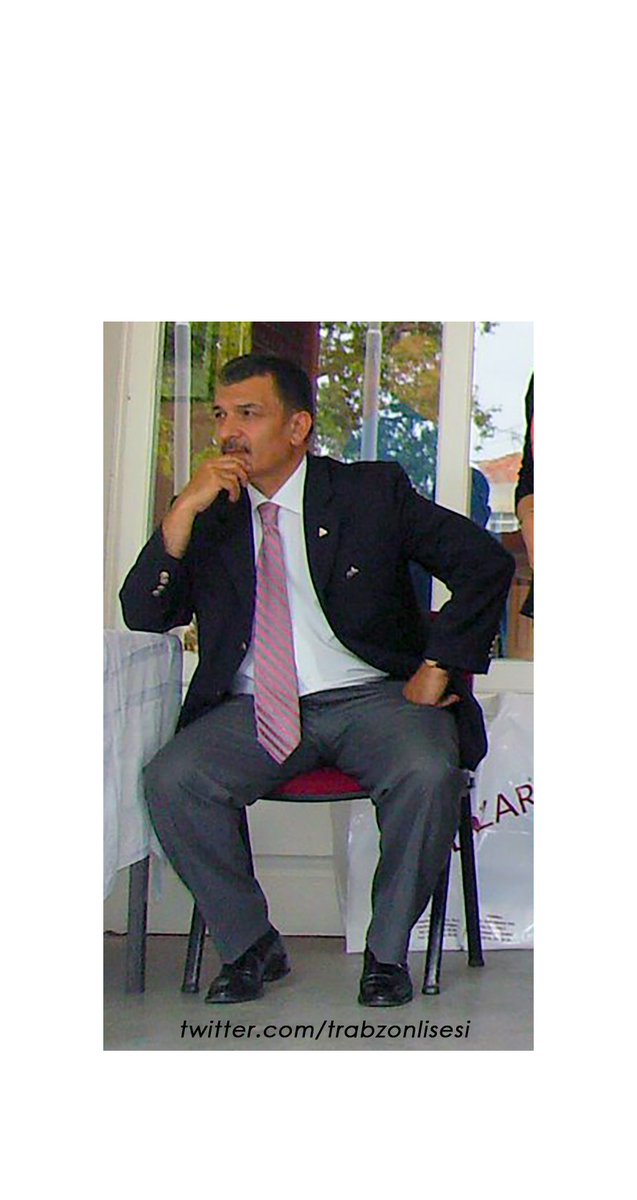 trabzonlisesi's tweet photo. #trabzonliseliolmak hangi okuldasın sorusuna cevap verdikten sonra gelecek olan yeni soruya şaşırmamaktı... "Ömer Eyüboğlu hala orada mı?" 🙂 https://t.co/L4NGW8mVh9
