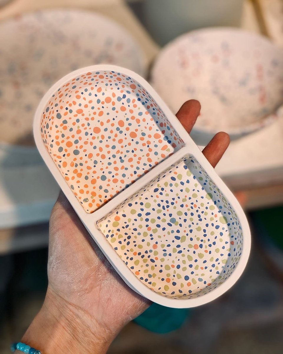 530natty's tweet photo. #alchemistJK ⊹ After knitting bowl and 물고기, comes a pretty and petite plate with dot pattern made by this magic hand of JK. This time, I made this thing for nutrition purpose, to make myself easier to organize the medicines, vitamines, and supplements that I want to take. https://t.co/VJbwEPPmIo