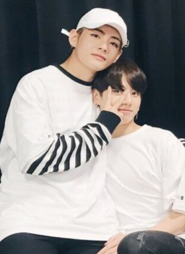 aBc_yoongi's tweet photo. 🥰🥰🥰🥰 #TaekookDay https://t.co/NVILME2Eln