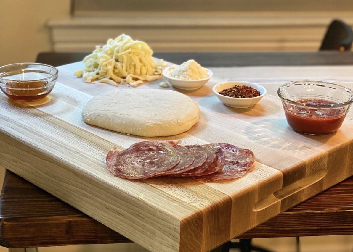 visitmiami's tweet image. Spice up your Saturday night! #OrderOutHelpOut with DIY #Pizza Kits from Farinelli 1937 &amp;amp; shake things up with custom slices the whole family is sure to love! #MiamiEats bit.ly/39uFK15