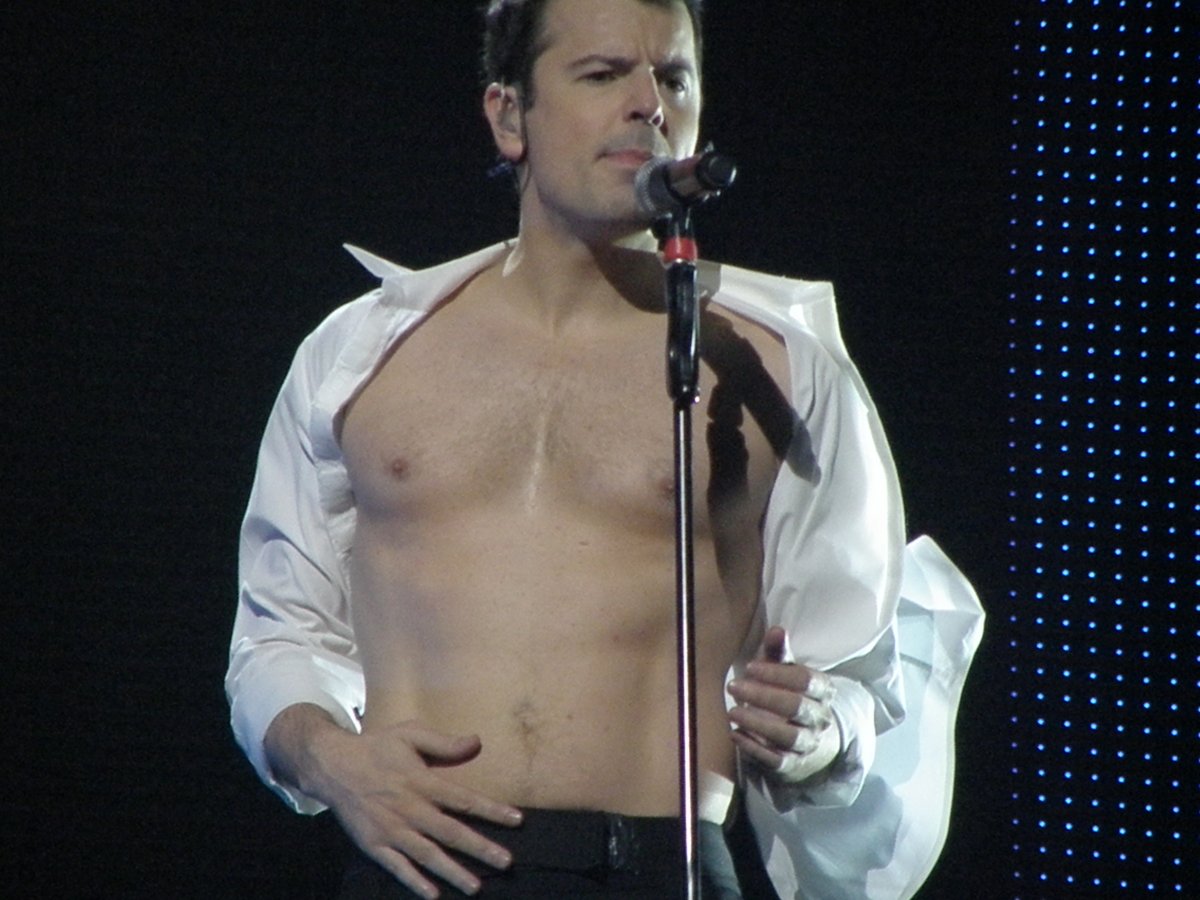 HiDLine's tweet photo. #NKOTBGrandRapids4_4_09 #FirstTimeFrontRow @jordanknight believing in you https://t.co/3ensChg6UO