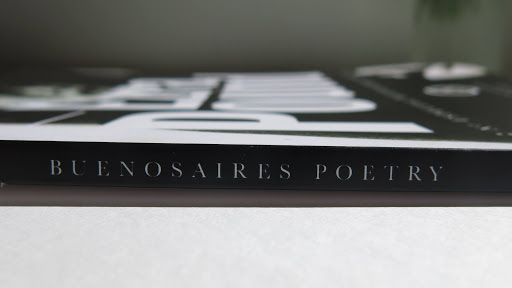 Más de 10.000 descargas en menos de 24 horas, desde que <a href="/bsaspoetry/">Buenos Aires Poetry 詩歌</a>  comenzó a liberar sus títulos. Los diez países que más archivos liberaron fueron México, Argentina, Colombia, España, Ecuador, Perú, Chile, EE.UU, Bolivia y Venezuela. Muchas gracias a los lectores y a la Poesía