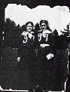 It gives me great satisfaction to read what one journalist wrote at that time:“A (female) freshman from the city ( #Poughkeepsie,  #NY) has forever silenced those male cynics who are fond of saying that a woman cannot throw anything.” (1904) #trackandfield  #baseball #USA 