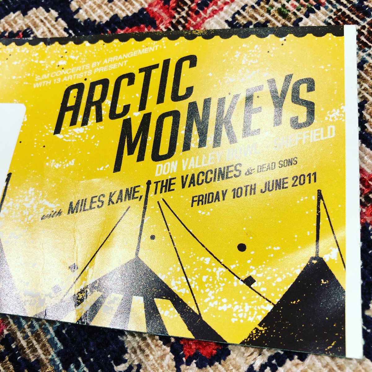 <a href="/ArcticMonkeys/">Arctic Monkeys</a> <a href="/MilesKaneMusic/">Miles Kane</a> <a href="/thevaccines/">The Vaccines</a> <a href="/DeadSonsMusic/">Dead Sons</a>