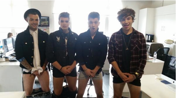 YAcomodo's tweet photo. Hace unos años, campaña contra el cáncer testicular #FeelingNuts
#EllieGoulding #UnionJ https://t.co/NfIPhms2no