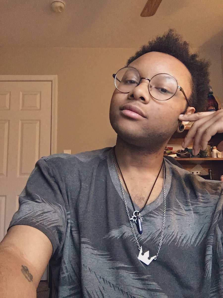 jae_ofthefae's tweet photo. I’m stressed but at least I’m cute #POCQueerantine https://t.co/rtB4HC6jxj