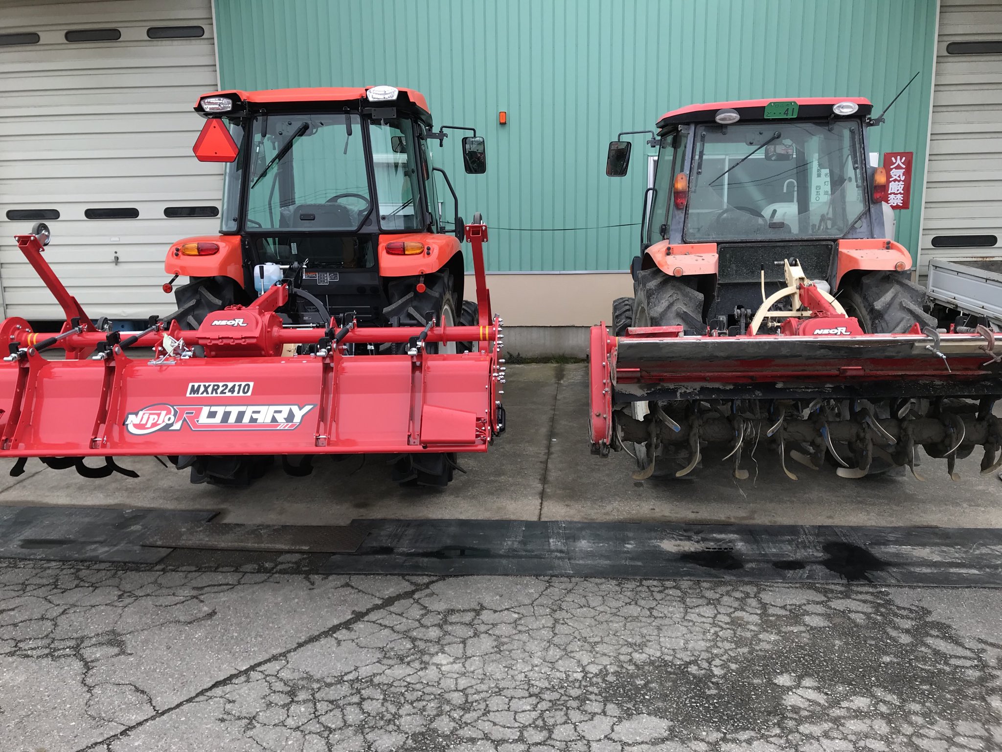 米農家 ばんば 自然と共に トラクター 比較 70馬力と65馬力の違い 7年ほど前のトラクターとこれくらいデザインが変わっています クボタ にしようか ヤンマー にしようか も迷いました 近所ではヤンマーが増えてて 使いやすいのかなぁ と思って