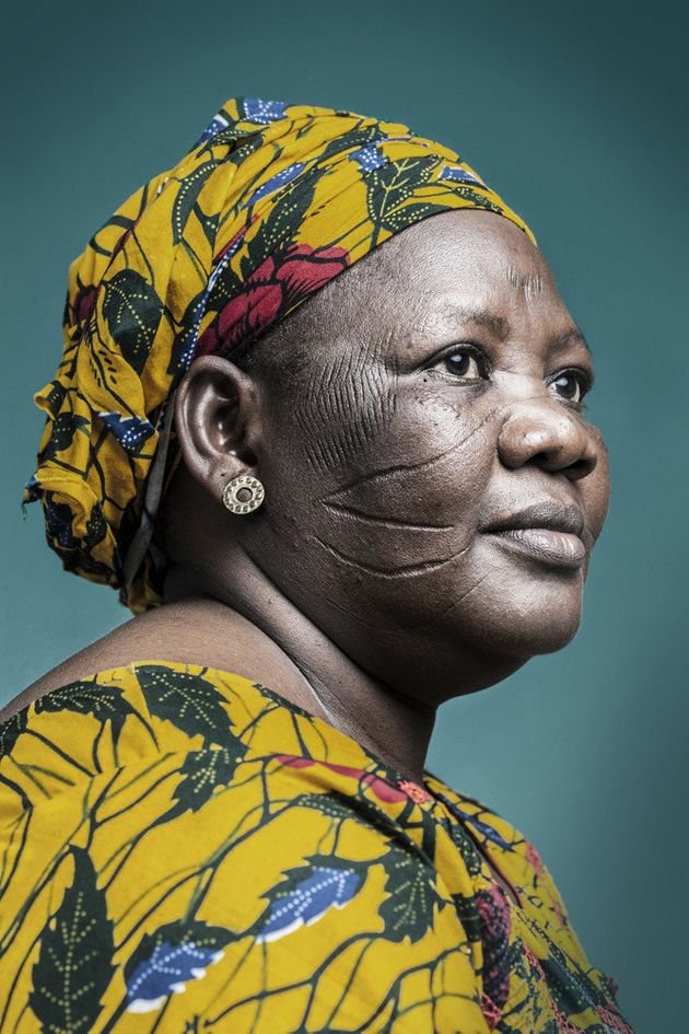Joana Choumali (1974)Ivoirienne, elle est notamment connue pour sa série "Ça va aller.." (broderies sur photos), suite à l'attentat à Grand-Bassam en 2016. Ses autres séries sont des portrait mettant en avant différentes cultures et traditions africaines.