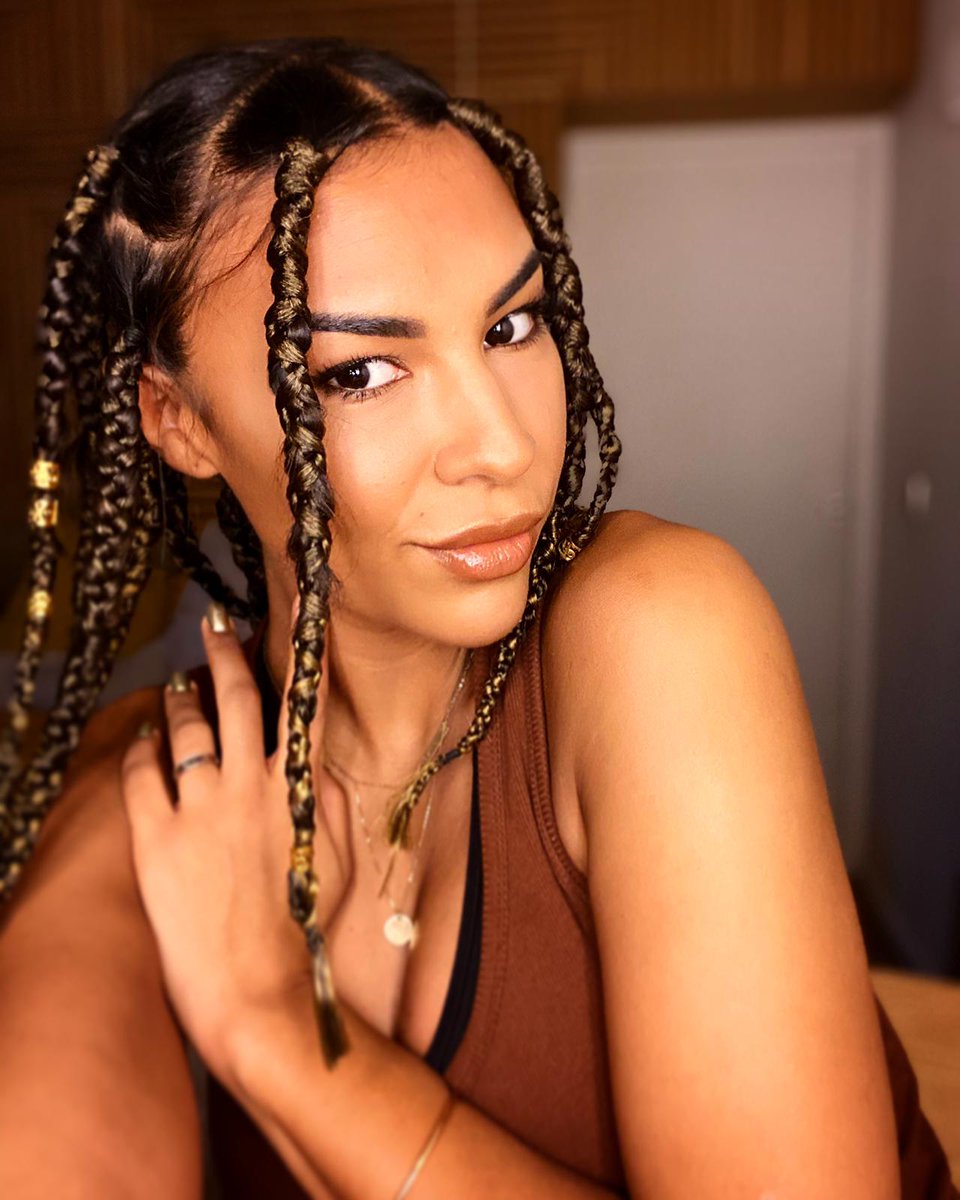 DjadjaLea's tweet photo. ⬛️ Homemade Braids . Vidéo mise en beauté avec une petite astuce faux cils, toujours dispo sur ma chaîne YouTube
https://t.co/2V0VT5qjAv
#restonscheznous #restonspositifs #restonsbeaux #restonscreatifs https://t.co/zRP994m2eI