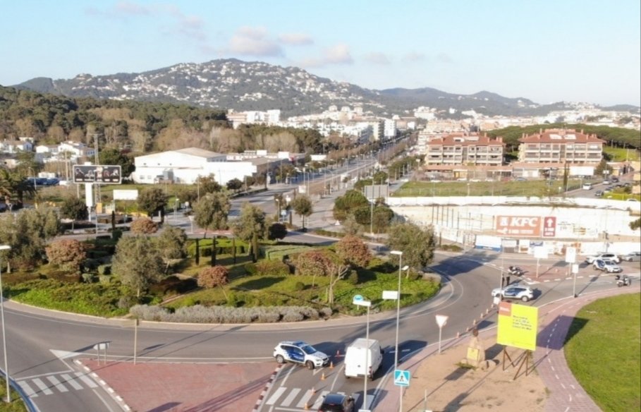 PLlloret's tweet photo. És lamentable que encara hi hagi gent que incompleixi l'ordre i les condicions de confinament #COVID19. Estarem cada dia, com avui per denunciar els incompliments. https://t.co/SXXEzLlaax