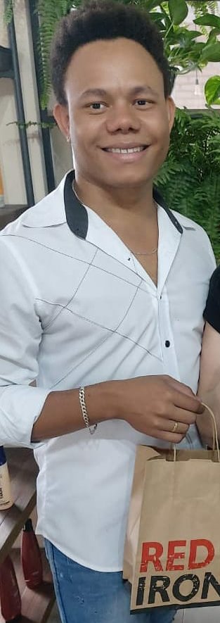 sinopgays's tweet photo. Sérgio Olarico 36 anos, 18 cm, Versátil. Mora em Sinop, Jardim Bougainville. Não tem local. Peguei> Nota: 9. https://t.co/TD7hjJRw7Q