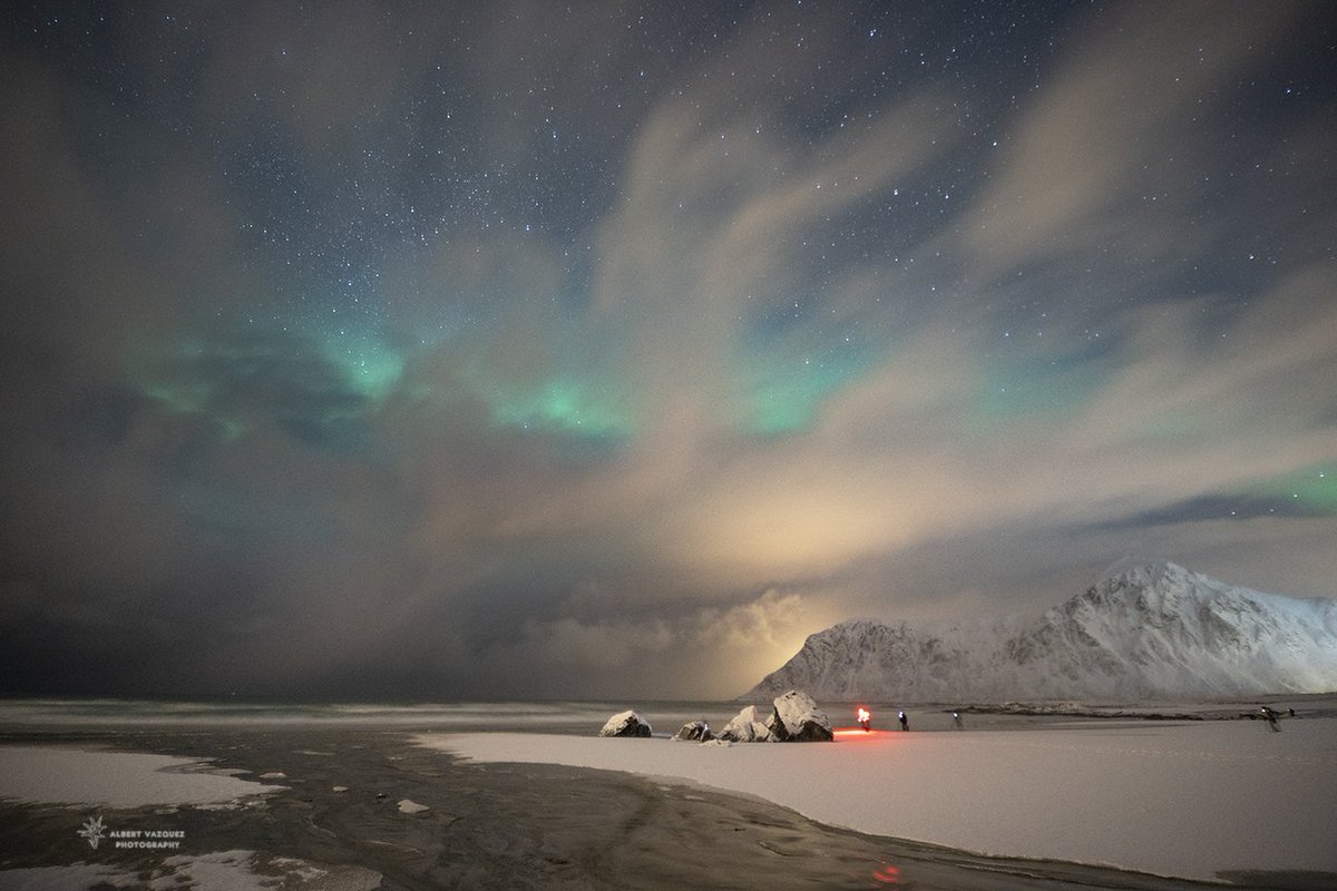 Bona nit.

#flakstad #lofotenislands #norway #auroraborealis #northernlights