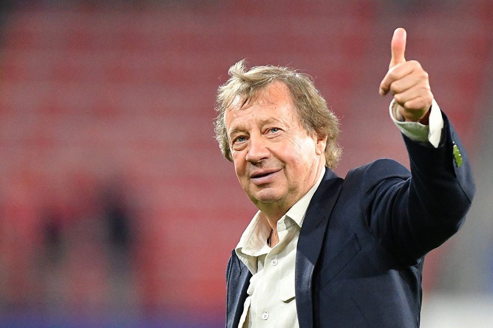 Tulgaeva's tweet photo. НЕВЕРОЯТНЫЙ СЕМИН
Такое правда бывает!?
Главный тренер @fclokomotiv Ю. П. #Семин прислал Диме #Тулгаев в Самару посылку: мяч, майку, календарь с автографами футболистов "Локо".
Восторгу не было предела! 
Спасибо Вам! Наша самоизоляция сделана! 
#футбол #РПЛ #знатокфутбола https://t.co/XYAFN2ExLw