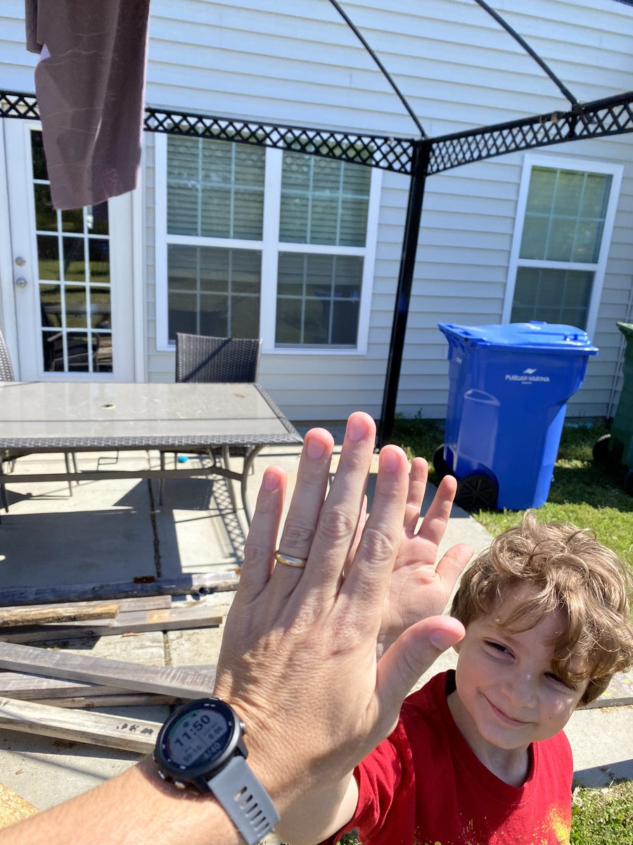 JustaRunningGu1's tweet photo. DNF! Of course all but one of the 3k runners in #QuarantineBackyard will suffer the same fate! 6 hr/25 miles felt great. 300 laps in backyard wore a path! Avg moving pace 11:46 (~10 min rest/hr) #QBdnf #PersonalPeak https://t.co/BtZ0qzqZ0w