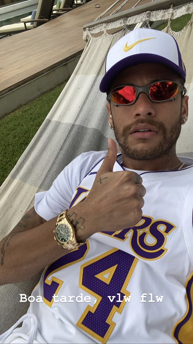 CraqueNeymarJr's tweet photo. Salve família, blz? 🤙🏾

#StayAtHome https://t.co/jsqi6ofUbJ