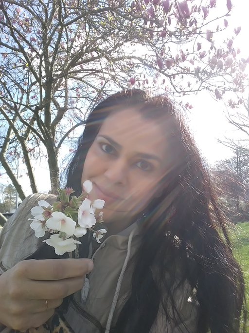luciana_peter1's tweet photo. spring day! #ad #freesamples #glimmer #GlimmerInSpring Win one of 100 KUSH Lip Glazes today when you join Glimmer, an exciting community filled with smart, empowering and fantastic women! #GlimmerInSpring #ad https://t.co/RQ2g8Jckkd https://t.co/n9dMKJYnul