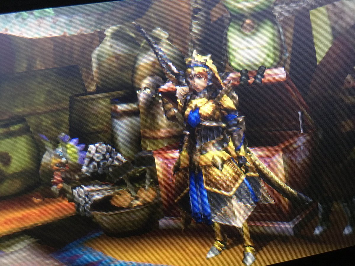 I thought it was legit! How was noob Crown supposed to know? That quest also maxed out my Zenny. I have never been broke since.Anyways, this armor carried me through offline HR. It was a favorite in StoriesHere it is with a Seregios LS I didn’t know I had. #MH4UMemories2/2