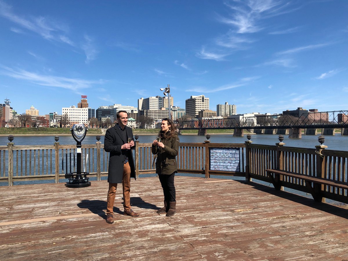 .<a href="/Need4LSpeed/">Lauren Speed</a> <a href="/StellaArtois/">Stella Artois</a> (8/10) At this point I still had no clue this was a proposal. I though he was trying to be nice after the first week of not spending much time together, but then he pulled out a ring box and started getting down on one knee.  #weddingcontest