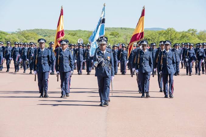 AfricaFactsZone's tweet image. Botswana is the world's 30th most peaceful country with no history of political violence/coup or civil war.

It has Africa's best police &amp;amp; rule of law.

Low debt. Safe to walk at night.

Citizens are law abiding enjoying free healthcare, education funded with their diamond money.