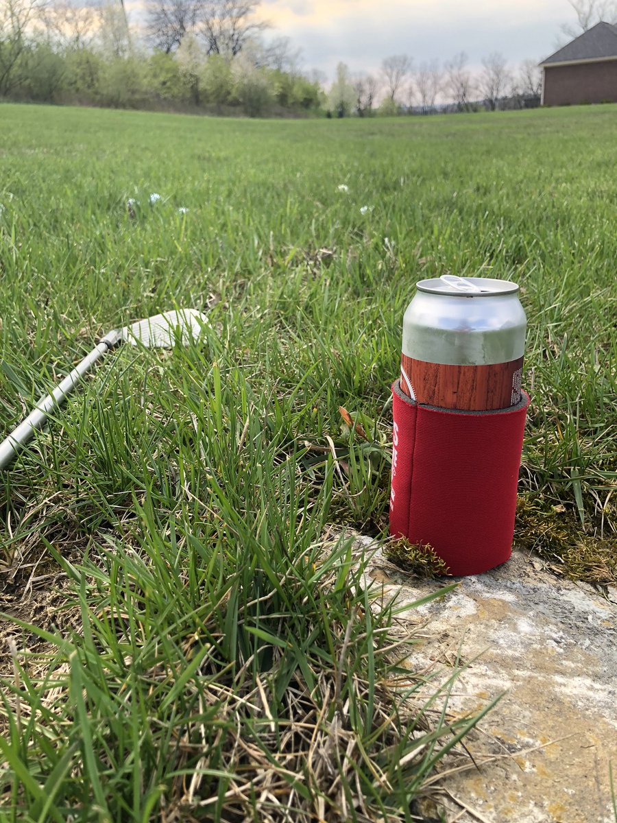 boog941's tweet photo. At least the yard is big enough for a little chipping practice #golfchick #Quarantine @DogBerryBrewing @tigerup88 https://t.co/5R3C9aDXor