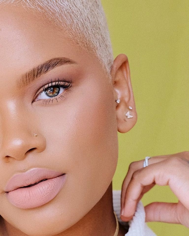 almabeautyco's tweet photo. The shade “unbutton” is totally incredible😍‼ It's really good on every skintone, that's insane 😭‼
•
•
#almabeautydakar #almabeautycosmetics #makeupadicct #fentybeauty #stunnalippaint #unbutton https://t.co/7jB75oW8H3