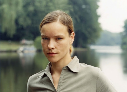 Sonja Braas (1968)Cette photographe allemand crée des images de paysages qui semblent irréels de pureté, tentant de reproduire la puissance de la nature, immensité et catastrophes naturelles. Tous ses paysages sont en fait des maquettes.