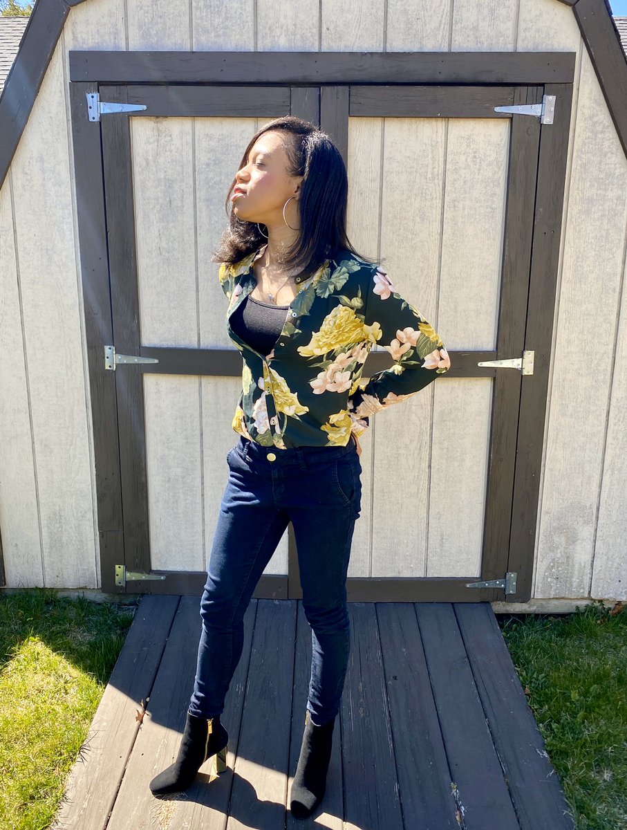 BriaCheri_'s tweet photo. I blinked and turned 25. Cheers to that. #95tilinfinity #AriesSeason https://t.co/ifdgBK7Xu7