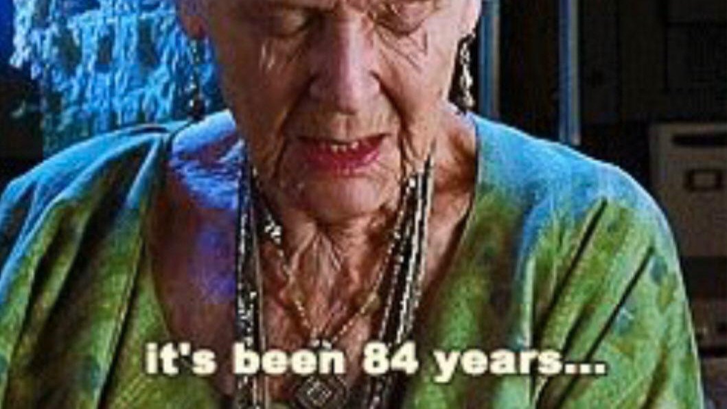 титаник старуха. Three thirty на часах. это было 84 года назад мем. It's been 84 years meme. It s been thirty.