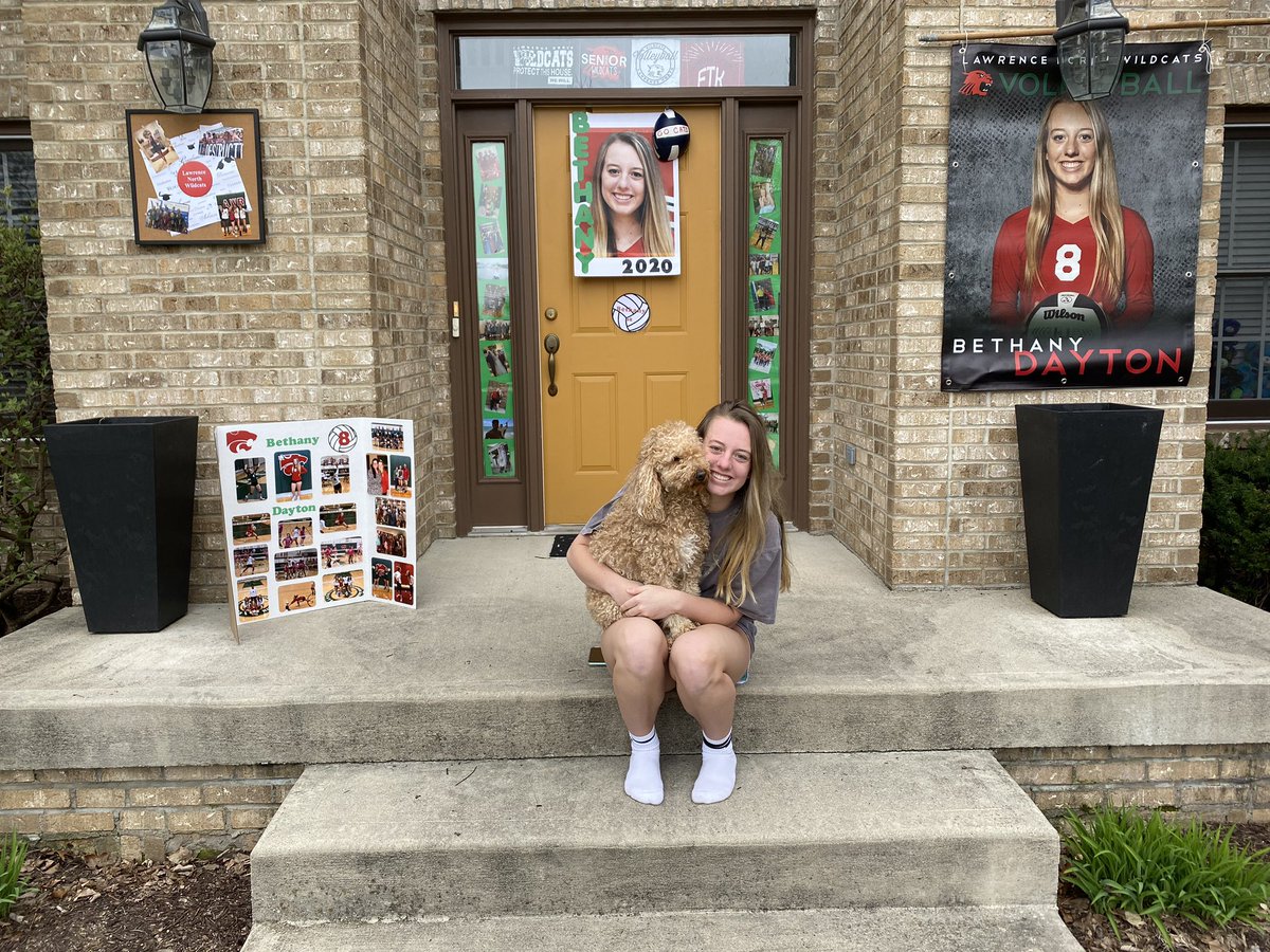 Claydayindy's tweet photo. Wouldn’t be Bethany without her dog! #Classof2020 #FrontDoorProject @LNHSwildcats #LNClassOf2020 https://t.co/CNwm6AR5e1