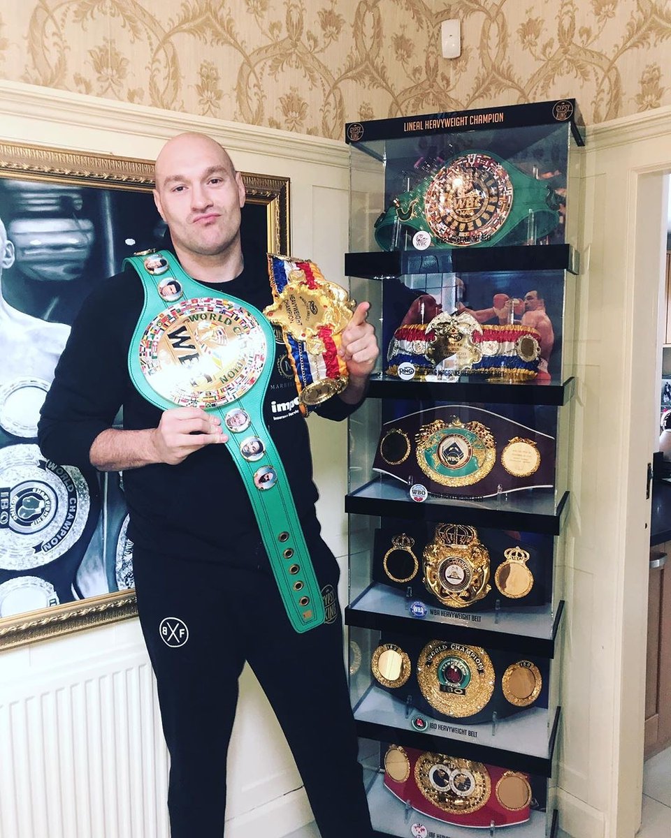 JMDEPORTES.COM Twitter: "¡TYSON FURY!💪🏻 El boxeador aprovecha para su vitrina con todos sus cinturones de campeón. #JMDeportes https://t.co/YZuD0PgGrp" /