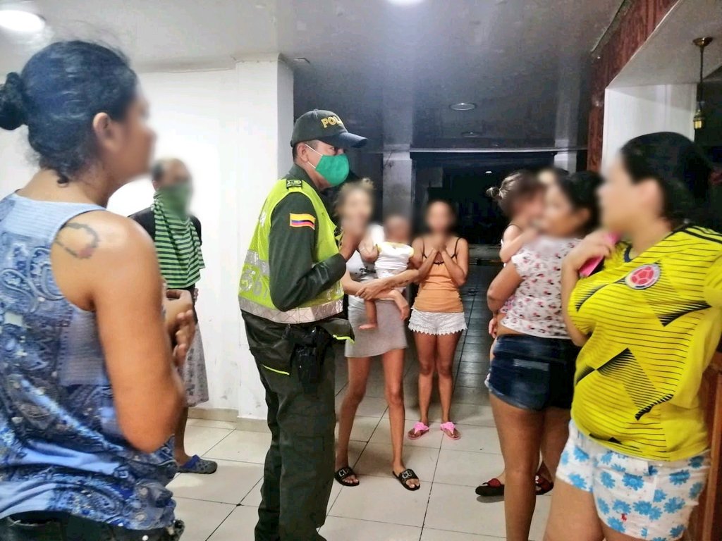 PoliciaNeiva's tweet photo. Nuestra Policia de Infancia y adolescencia, seccional @DIJINPolicia y uniformados del #MNVCC en coordinación con @AlcaldiaNeiva, @MigracionCol e @ICBFColombia, realizaron verificación de derechos y deberes  de migrantes venezolanos residentes en la ciudad. https://t.co/t04yfXahUe