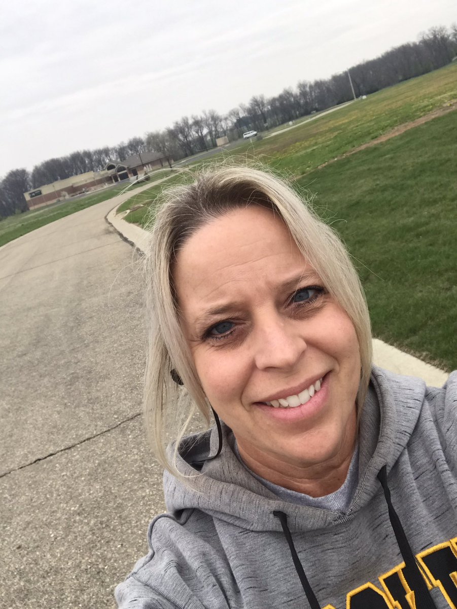 brlolling's tweet photo. Done❤️👟 @CampusStuCo 
#JessicaStrongGEM5k https://t.co/V4N808Y6R1