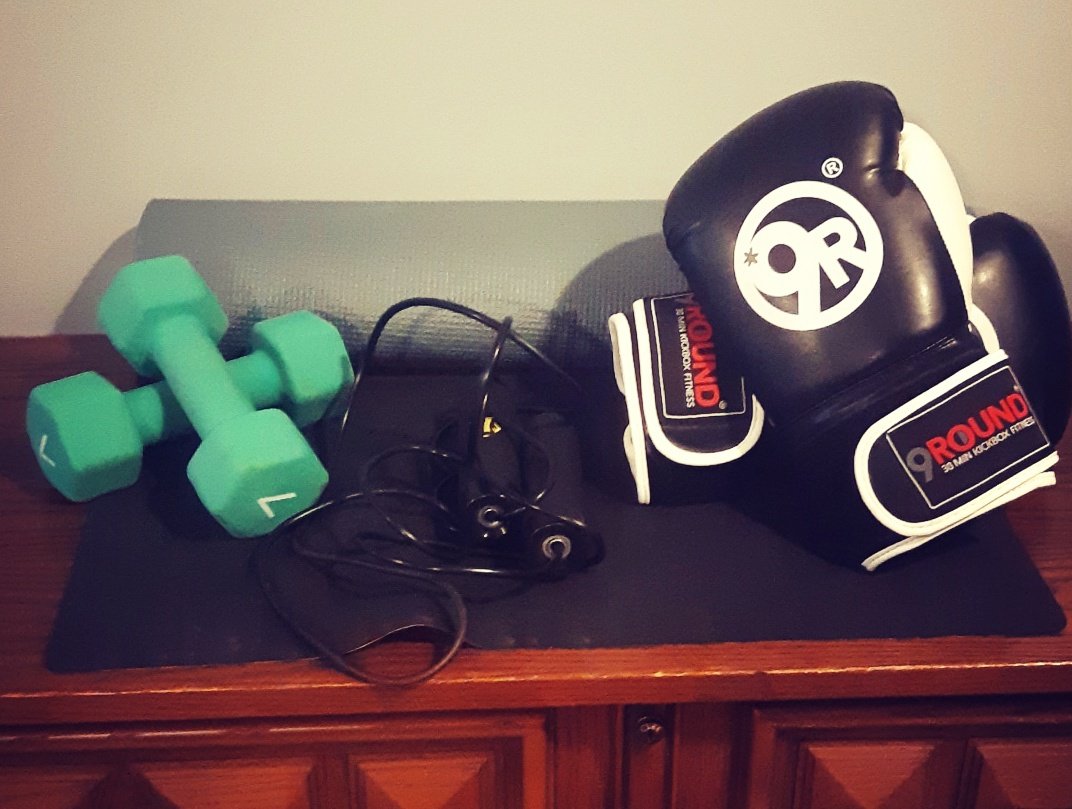 AmelieFClement's tweet photo. #Day20 Enough is enough! Finding time for MOI and getting back into the groove π₯ Thanks @9Round for the at home workout for your members π #9roundstrong https://t.co/RooIPD9d87