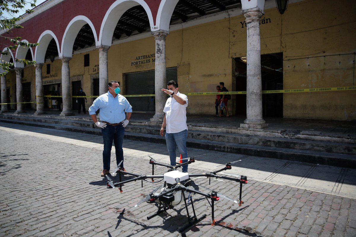 El alcalde <a href="/RenanBarrera/">Renán Barrera</a> supervisó la puesta en marcha de los drones de sanitización, que nos ayudarán a desinfectar los espacios públicos de forma más eficiente, para cuidar tu salud.