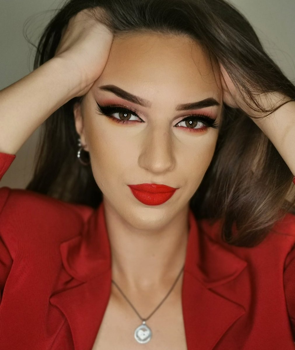 andjelaaak's tweet photo. 💋 
#redlips #redeye #makeuplover #makeuppassion #makeupartist #mua
#morphebebe #makeupaddict #makeuplooks ❤ https://t.co/2qAo8gyHmS