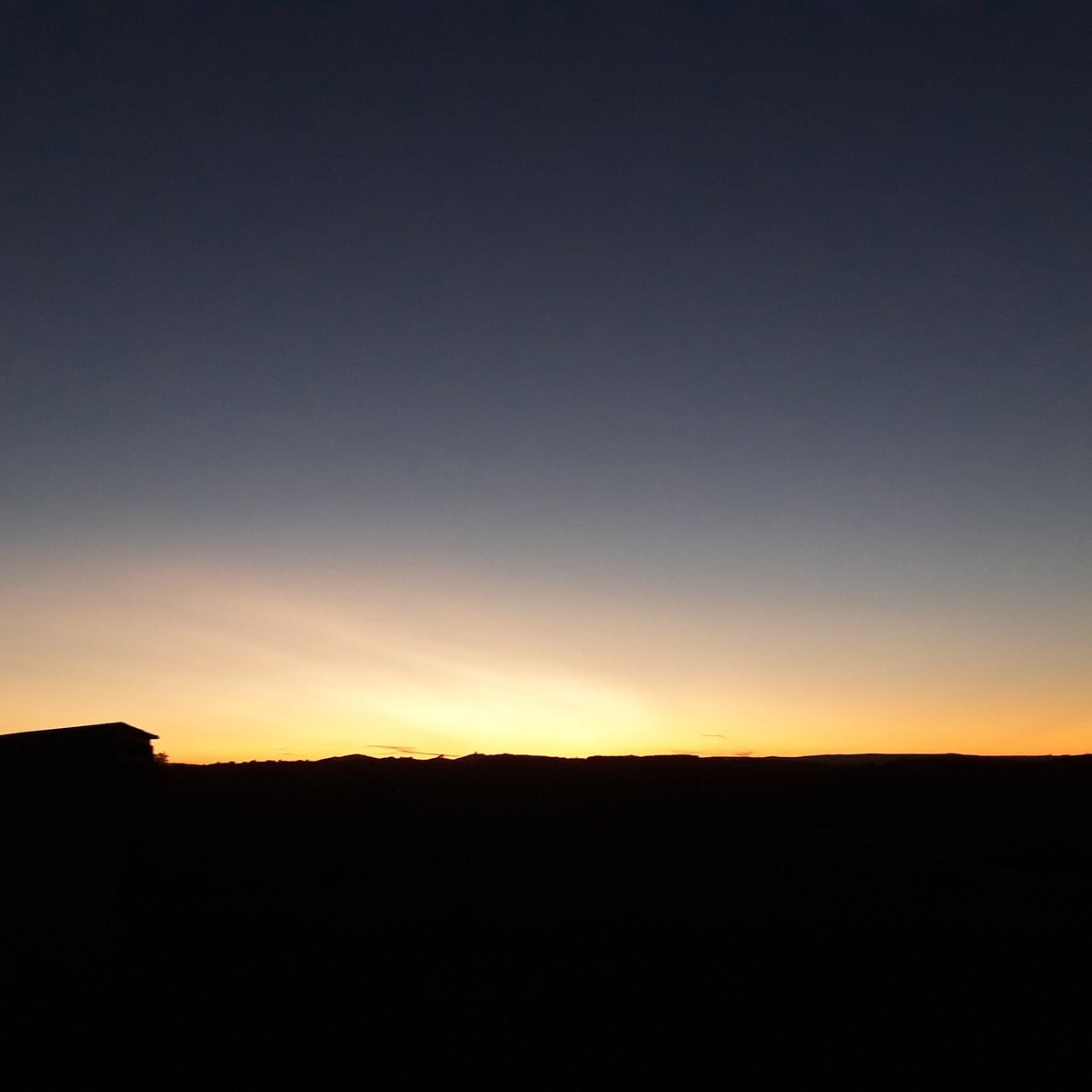 a_puska's tweet photo. #sunset https://t.co/cOdKN2ojWG