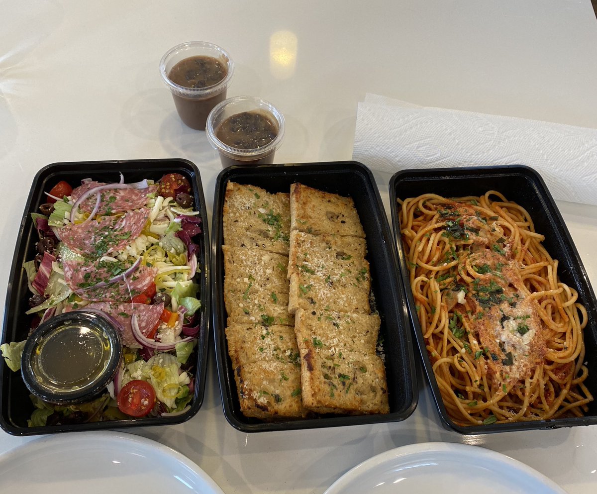 SharpProps's tweet image. ⁦@RPMItalianChi⁩ was 🔥, calling it Family Meal For 4 when we’re all quarantine fatties is fraud tho.